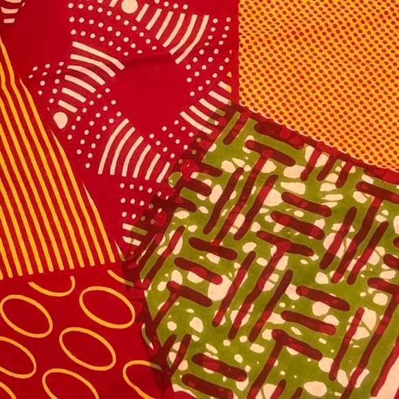 XL D’iyanu mid-length swing skirt. Extra large with zip up in back, fitted waist - Picture 5 of 6